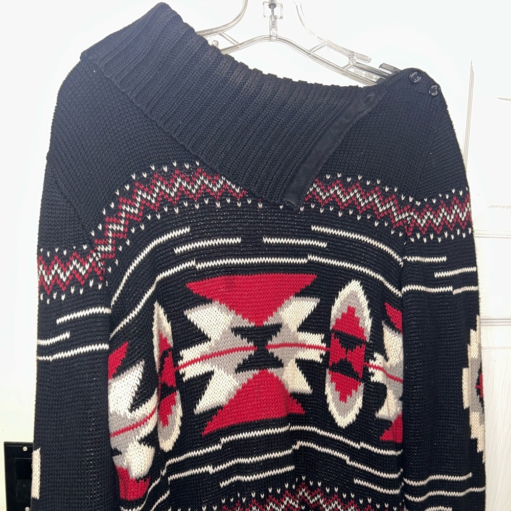 Long sleeve fall sweater with turtleneck and design